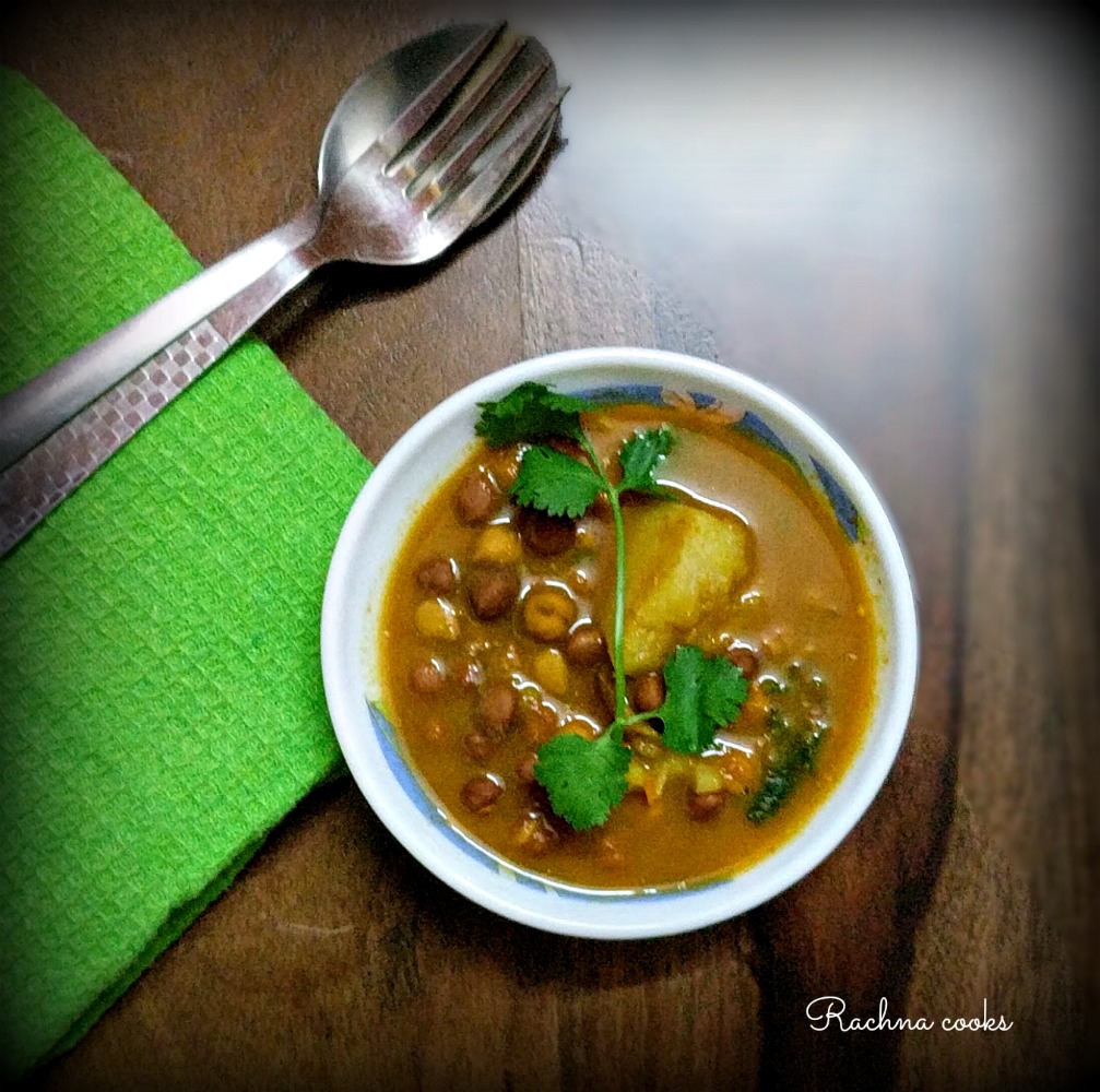 kala-chana-curry-recipe-black-chana-gravy-recipe-rachna-cooks