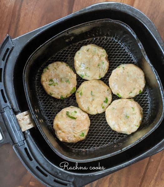 Aloo tikkis placed in air fryer