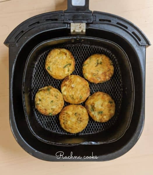 aloo tikkis after air frying in air fryer basket