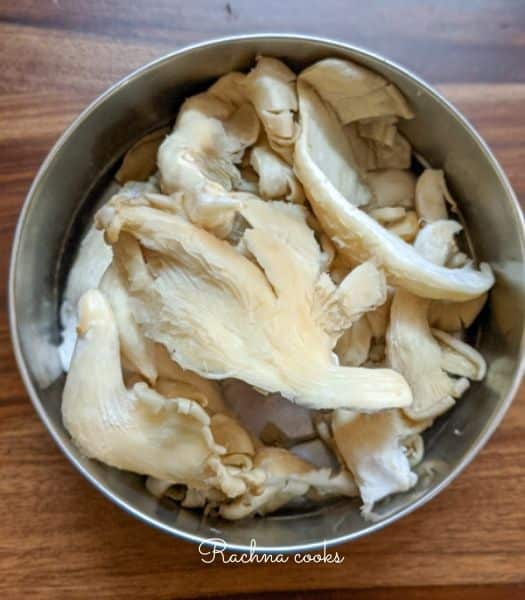 Oyster mushrooms in a bowl