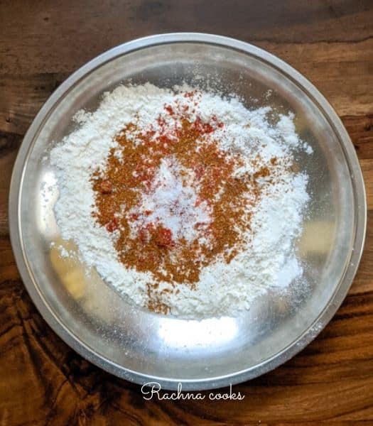Flour mixed with spices in a shallow plate