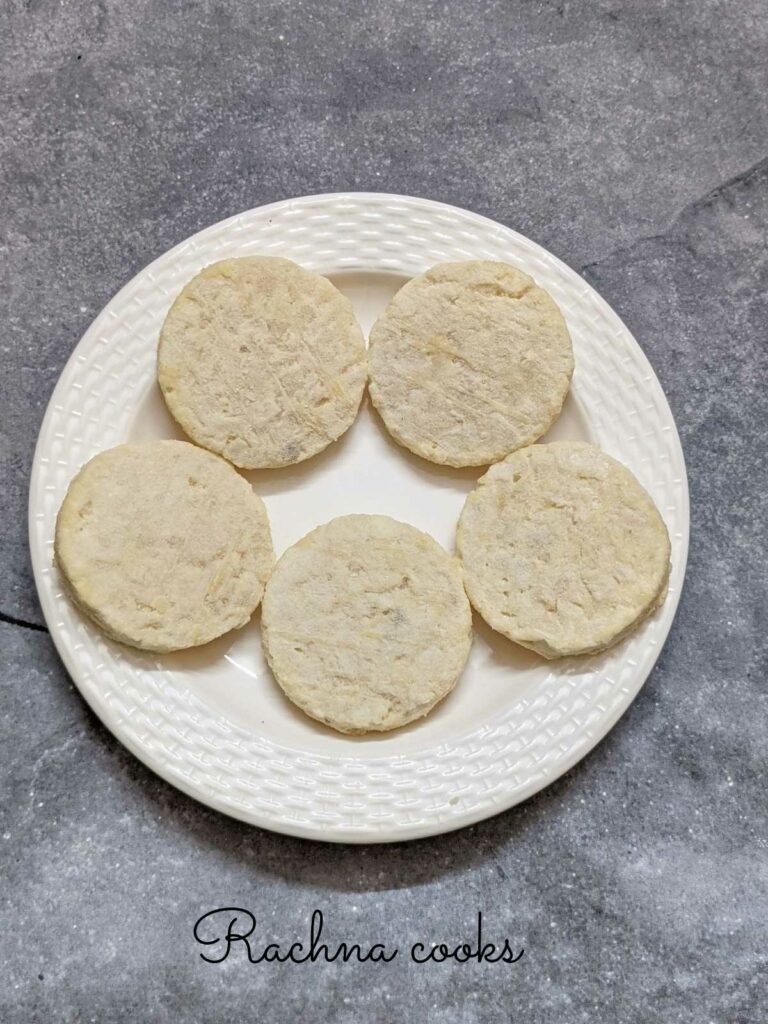 5 frozen hash brown patties in a white plate.