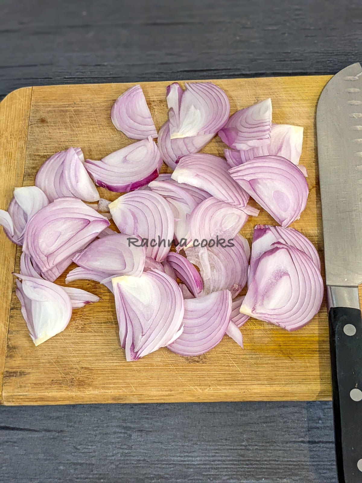 Sliced onion on a chopping board