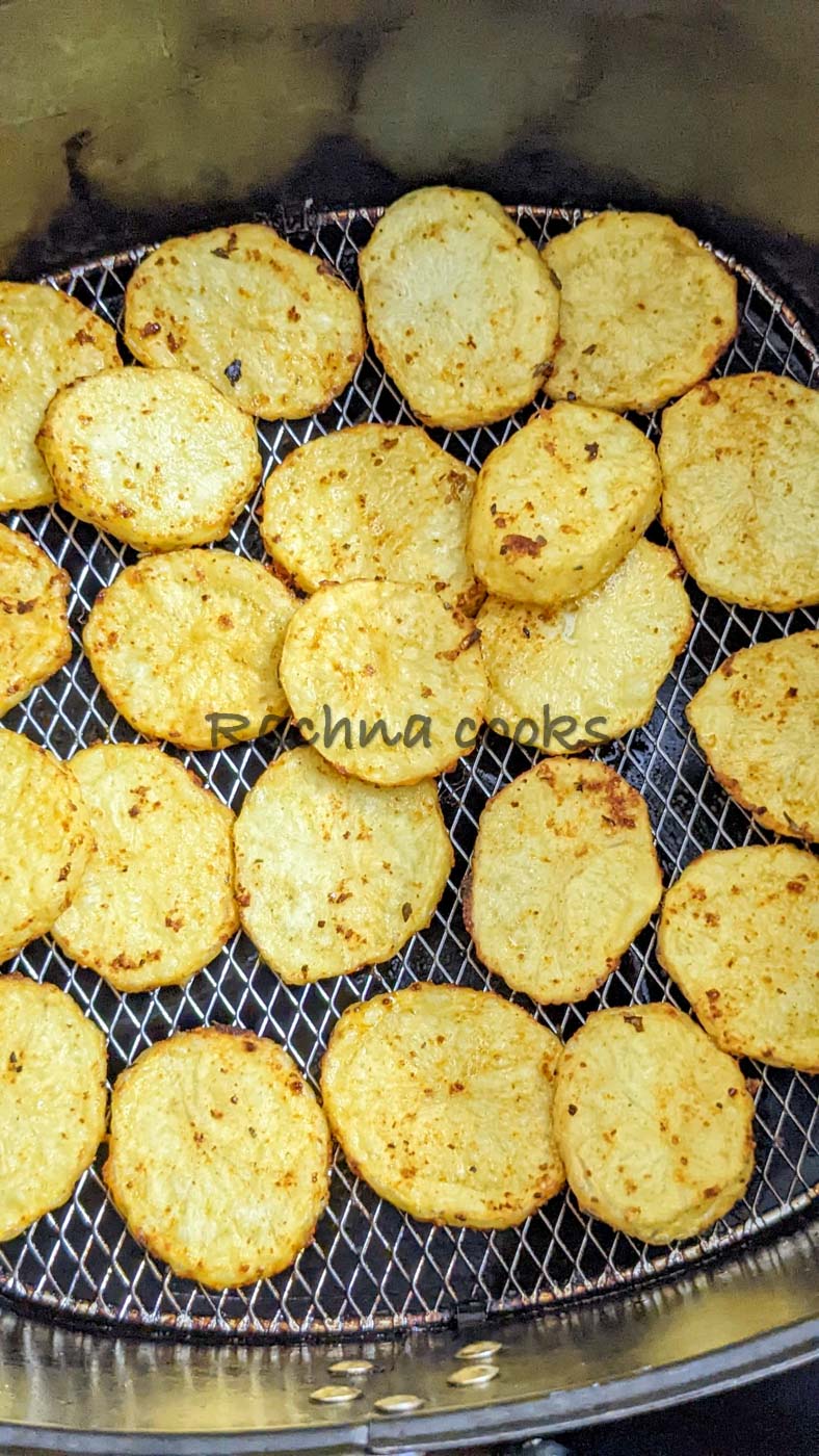 Air fried potato slices after cooking