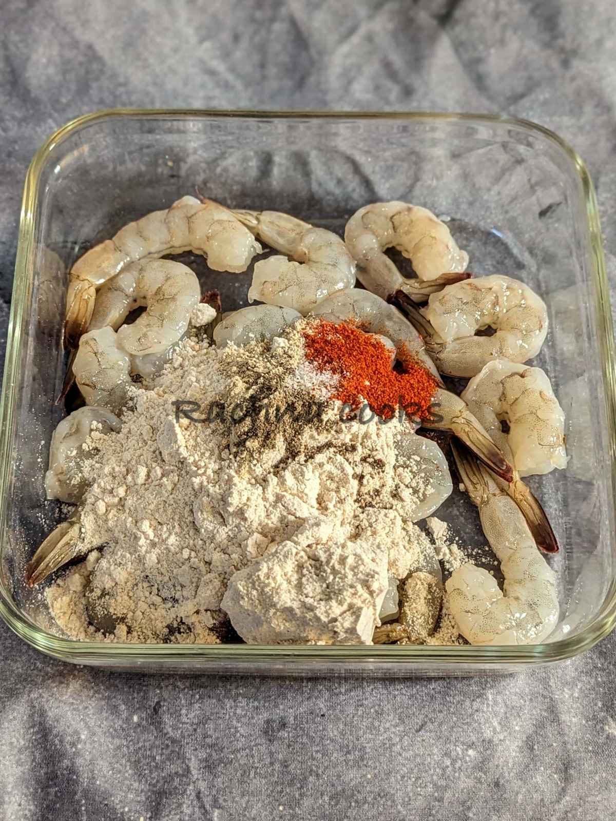 Raw shrimp with wholewheat flour paprika, salt and pepper.