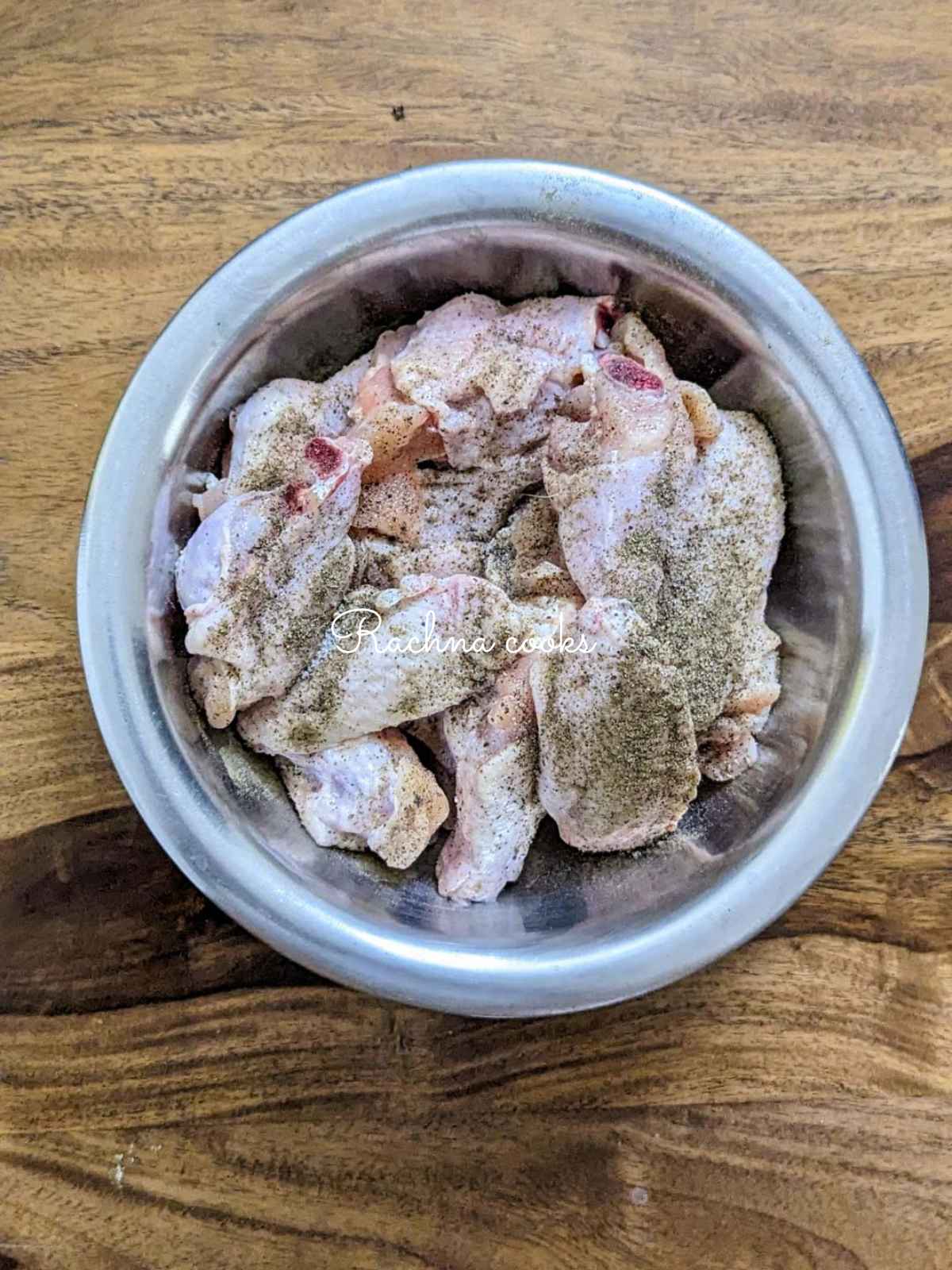 Dried chicken wings with salt and pepper in a bowl