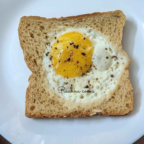 Eggs In a Basket Recipe (With Buttery Toast)