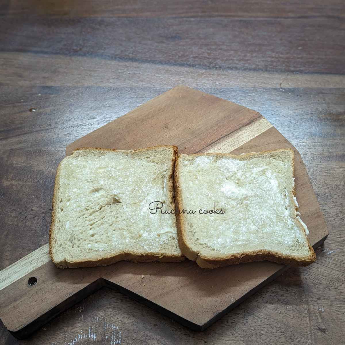 Buttered bread slices