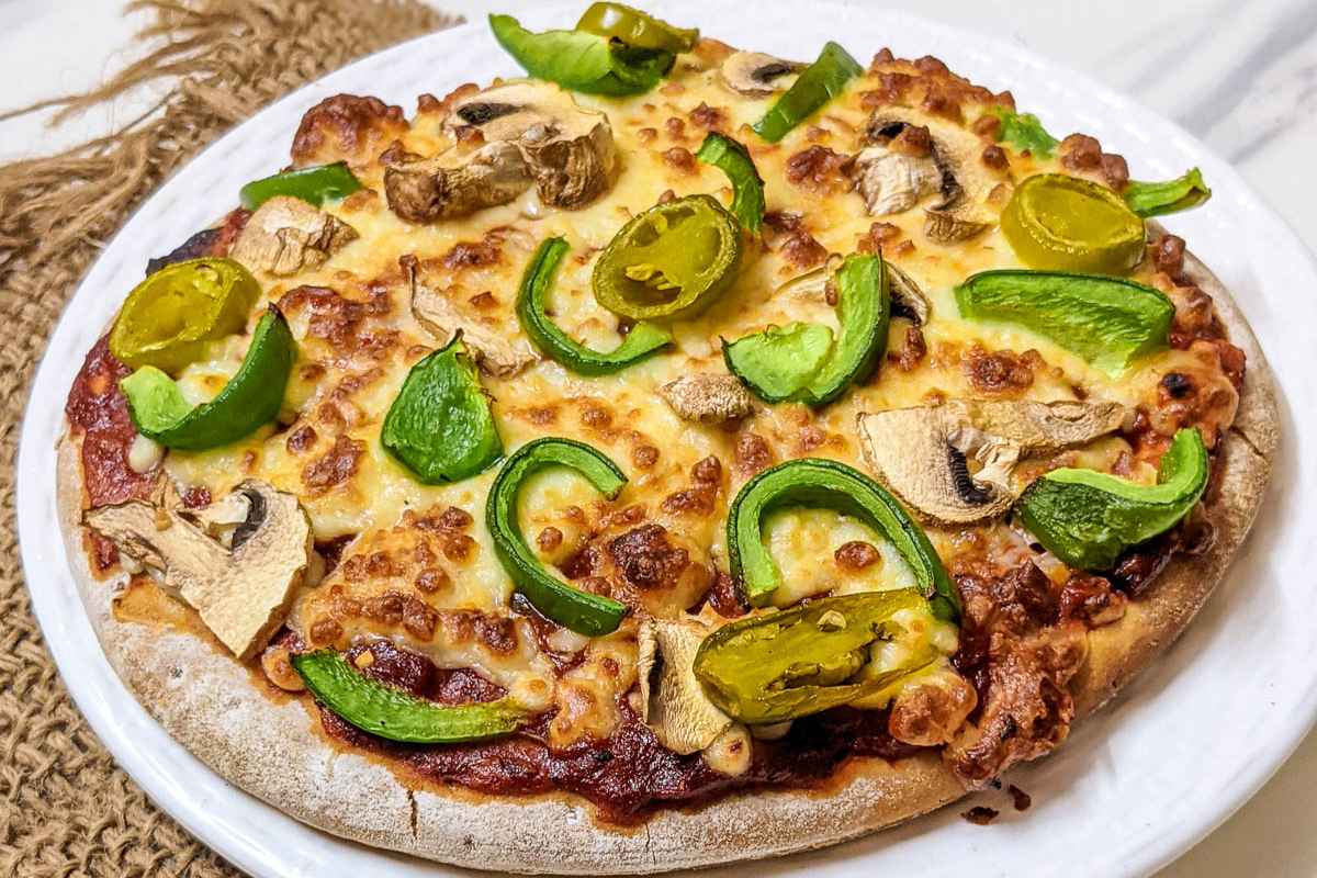 Delicious air fryer pizza in a plate