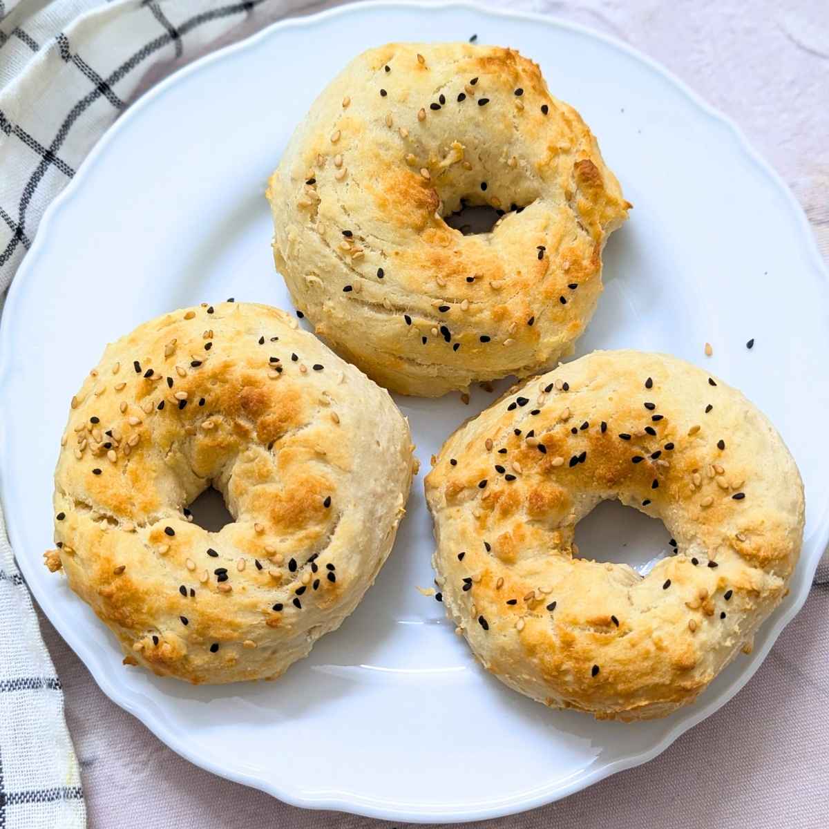 3 bagels on a plate.