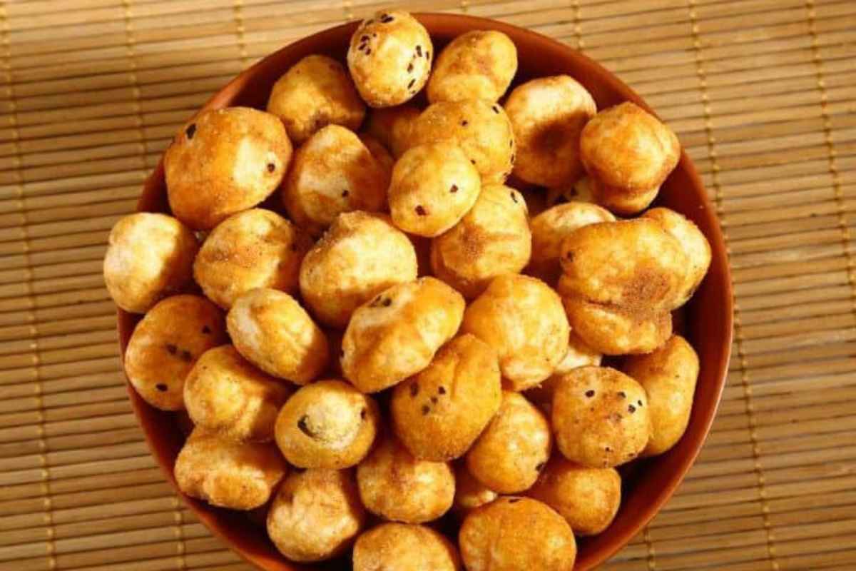 Roasted makhana in a bowl