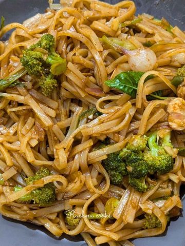 Delicious vegan drunken noodles on a plate