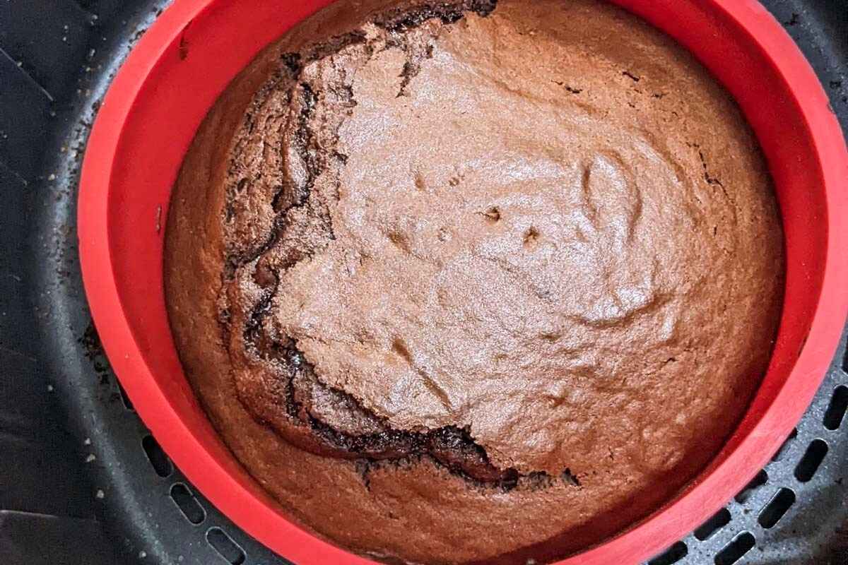 chocolate cake in air fryer basket