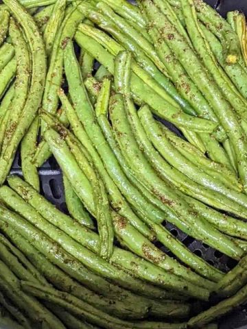 Green beans in air fryer basket