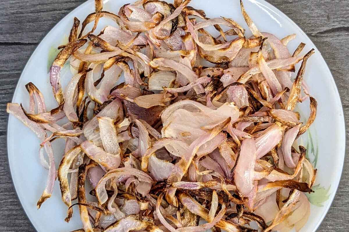 Fried onion on a plate