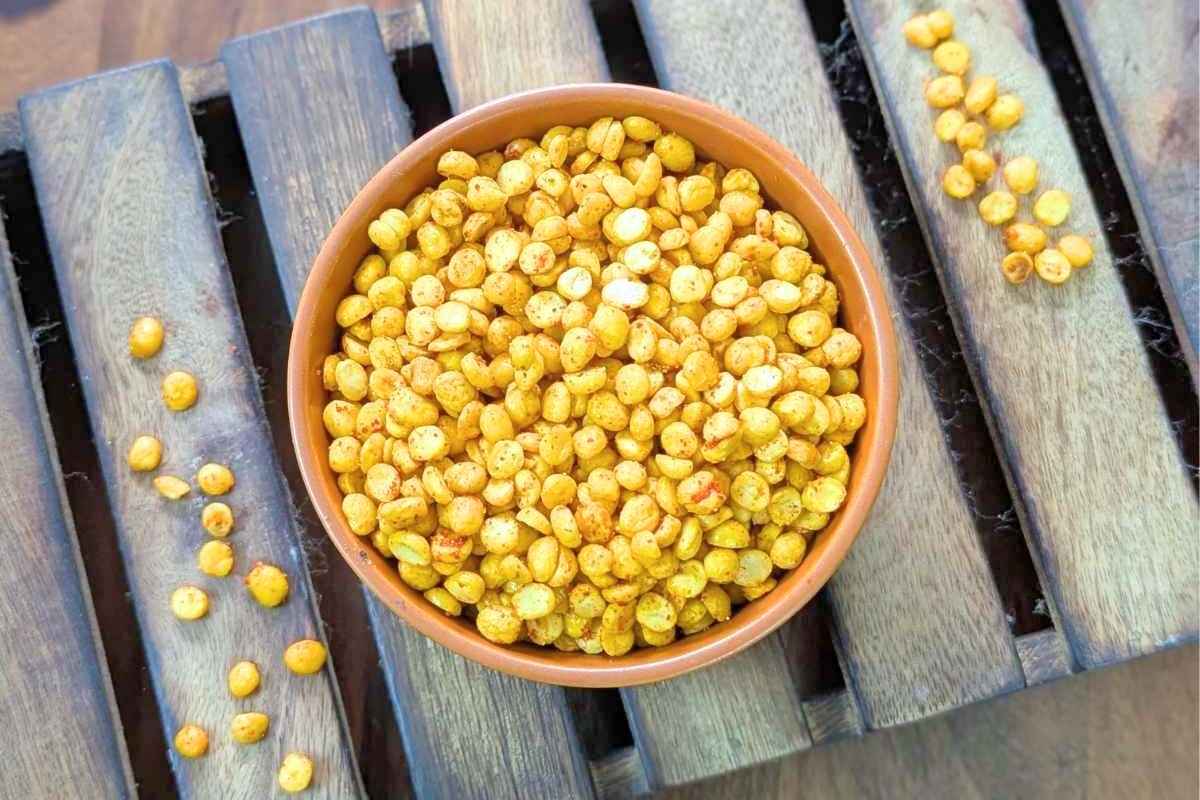 Roasted chana dal in a bowl