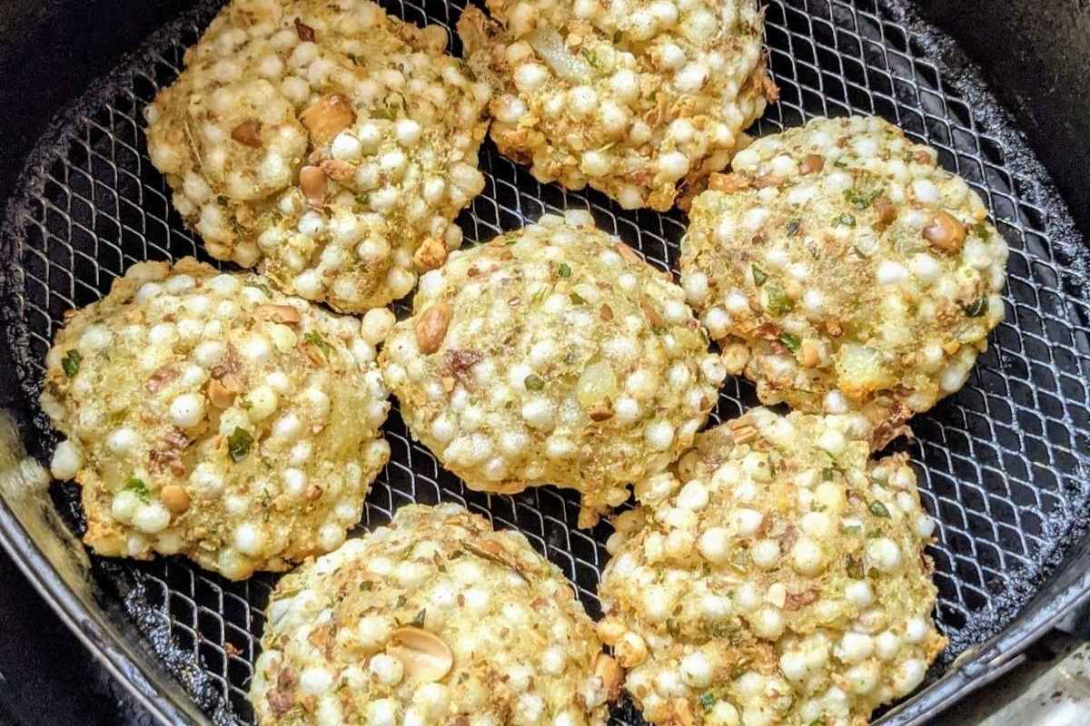 Cooked sabudana vada in air fryer basket