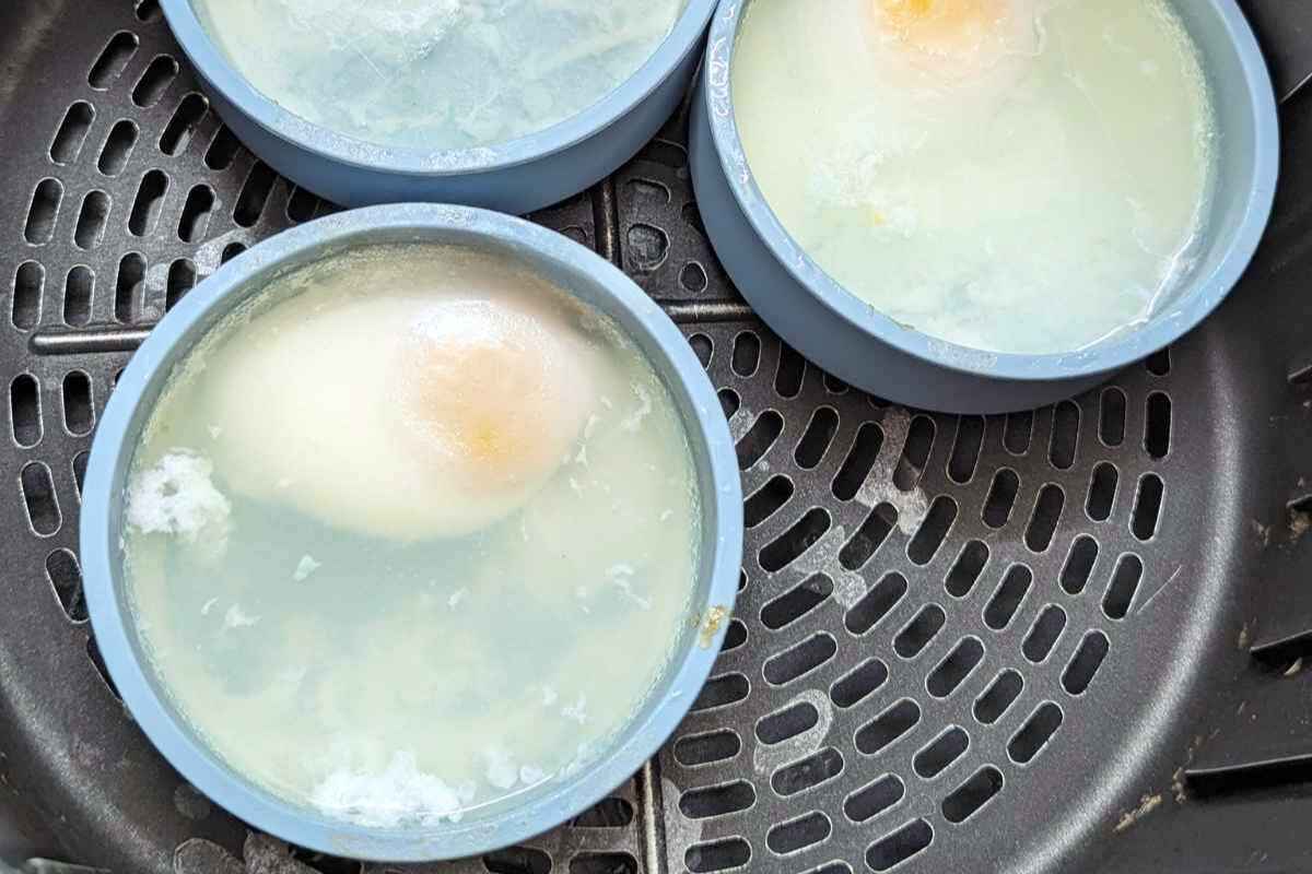 Poached eggs in bowls in air fryer basket