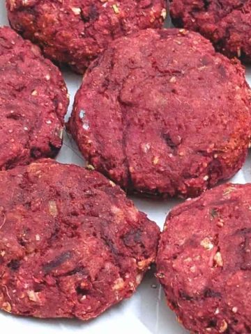 Beet cutlets on a plate