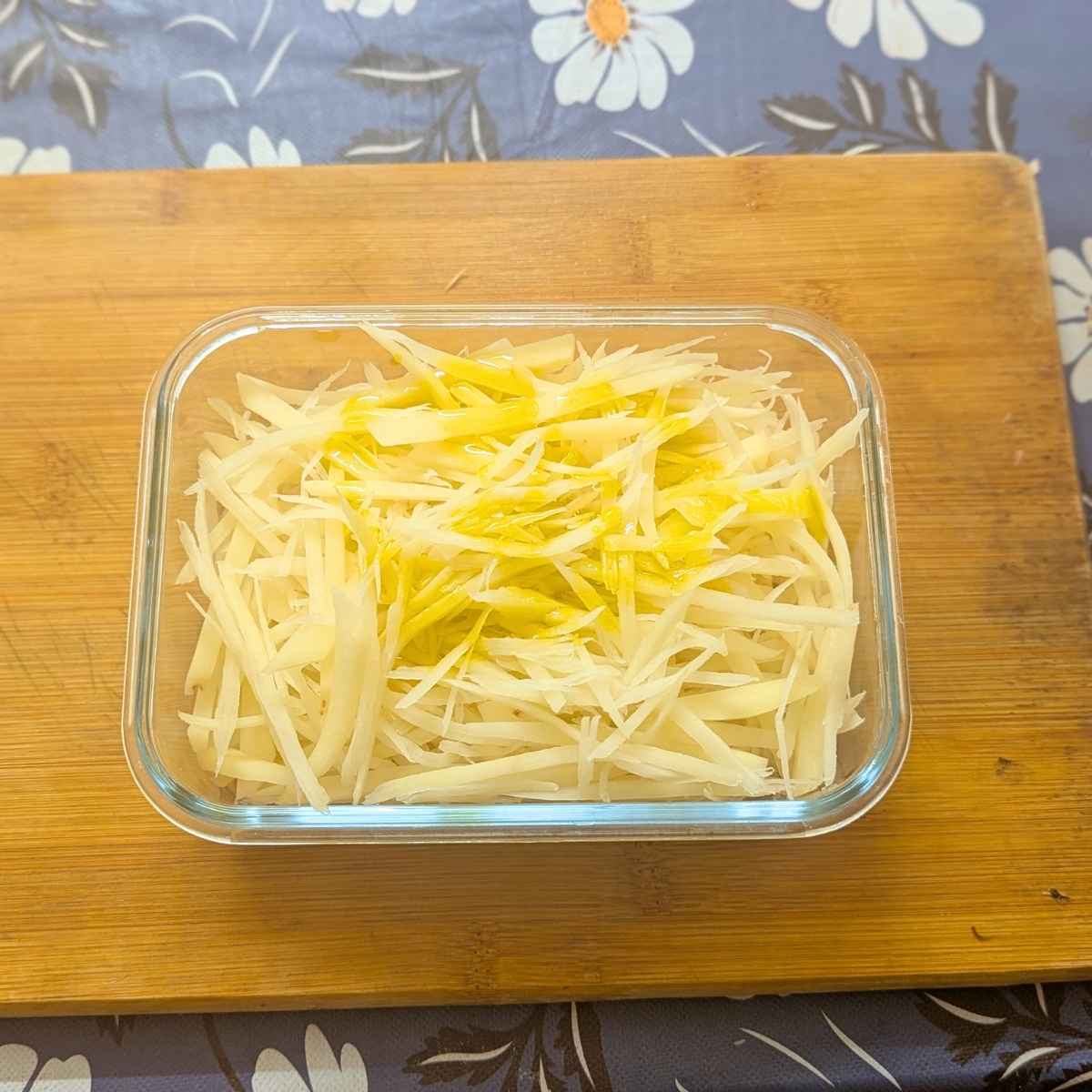 Shoestring fries tossed with oil.