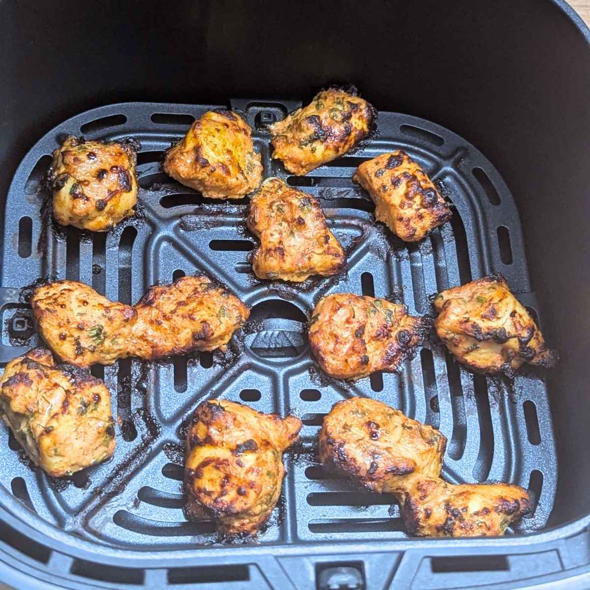 chicken tikka in air fryer basket